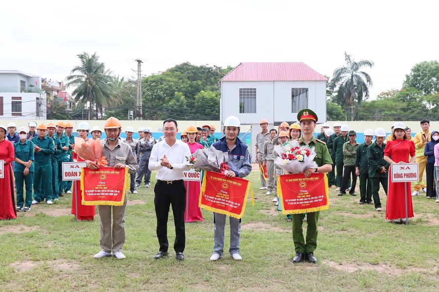 Huyện Kiến Thụy: Sôi nổi Hội thi nghiệp vụ chữa cháy và cứu nạn cứu hộ “Tổ liên gia an toàn phòng cháy chữa cháy” năm 2024